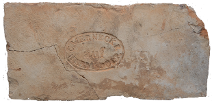 Brandzeichen auf Ziegel aus der Hermsdorfer Tongube